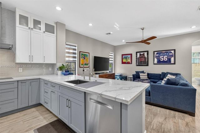 8782 NW 41st St, Cooper City, FL 33024