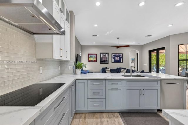 8782 NW 41st St, Cooper City, FL 33024