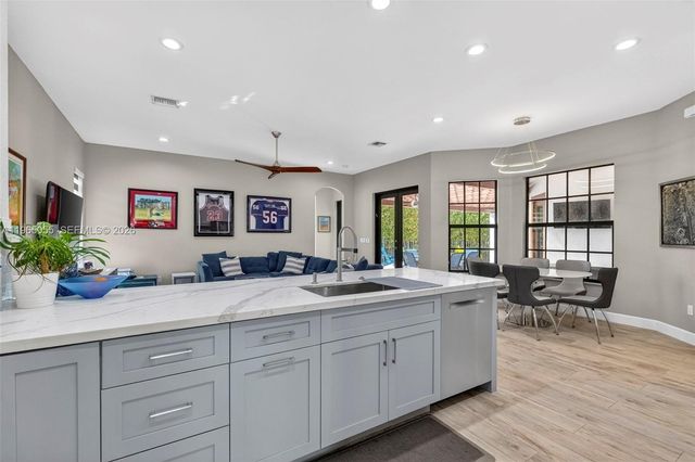 8782 NW 41st St, Cooper City, FL 33024