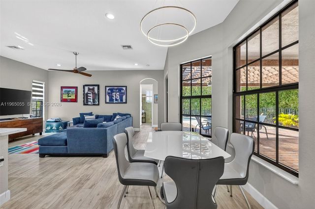 8782 NW 41st St, Cooper City, FL 33024