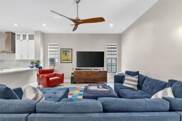 8782 NW 41st St, Cooper City, FL 33024