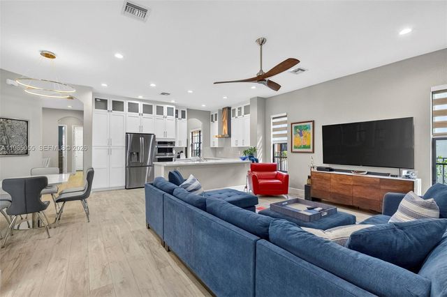 8782 NW 41st St, Cooper City, FL 33024