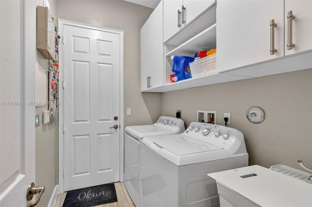 8782 NW 41st St, Cooper City, FL 33024