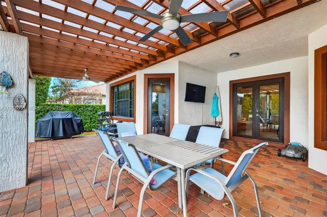 8782 NW 41st St, Cooper City, FL 33024