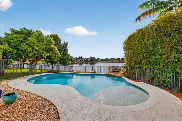 8782 NW 41st St, Cooper City, FL 33024