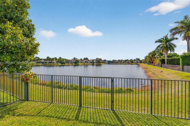 8782 NW 41st St, Cooper City, FL 33024