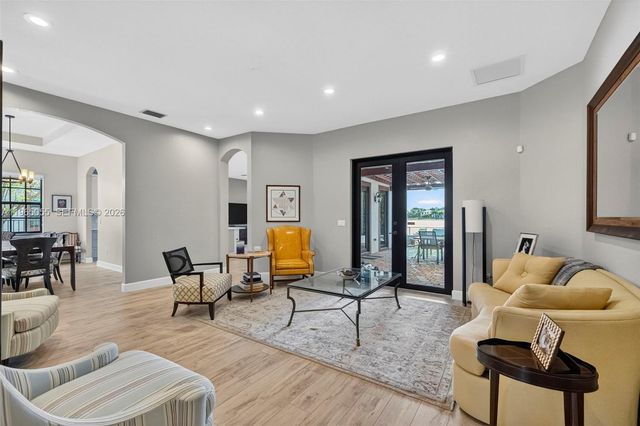 8782 NW 41st St, Cooper City, FL 33024