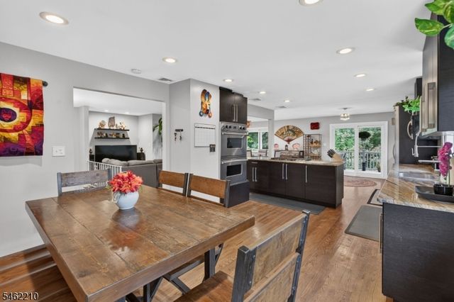 7 Crest Dr, East Hanover Twp., NJ 07936