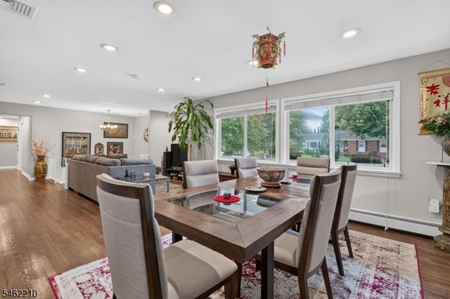 7 Crest Dr, East Hanover Twp., NJ 07936