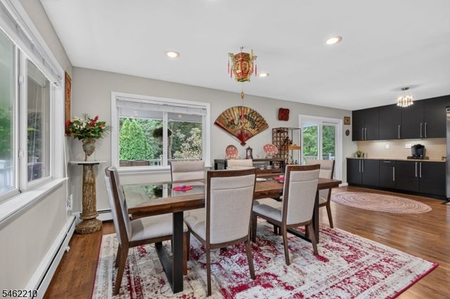 7 Crest Dr, East Hanover Twp., NJ 07936