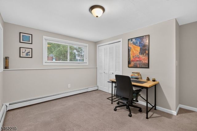 7 Crest Dr, East Hanover Twp., NJ 07936