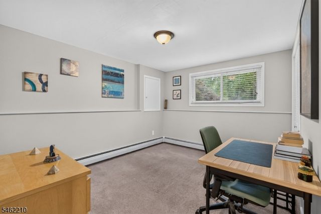 7 Crest Dr, East Hanover Twp., NJ 07936