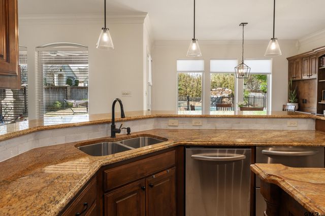 1509 Cooks Xing, Tyler, TX 75703