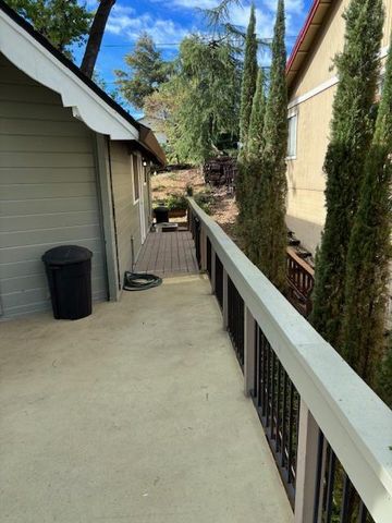 11284 Greenbriar Way, Auburn, CA 95602