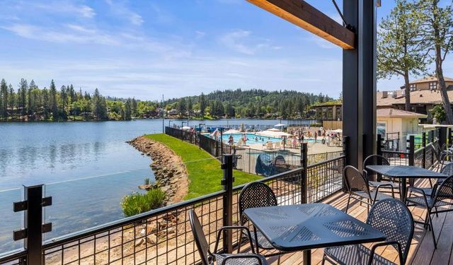 11284 Greenbriar Way, Auburn, CA 95602