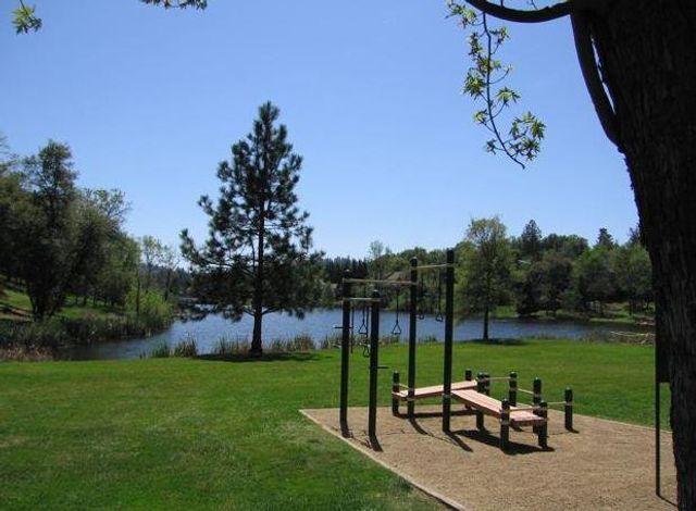 11284 Greenbriar Way, Auburn, CA 95602