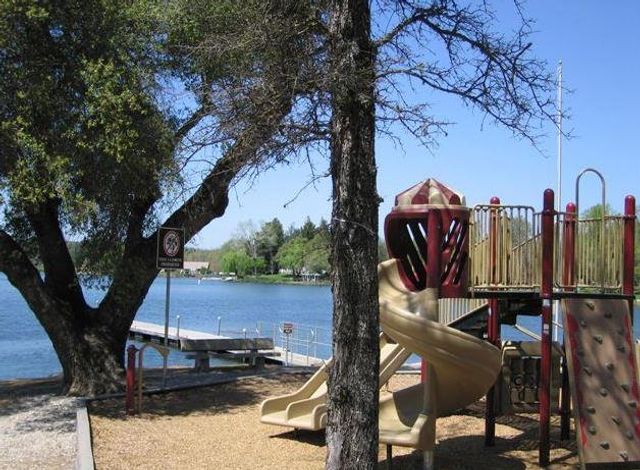 11284 Greenbriar Way, Auburn, CA 95602