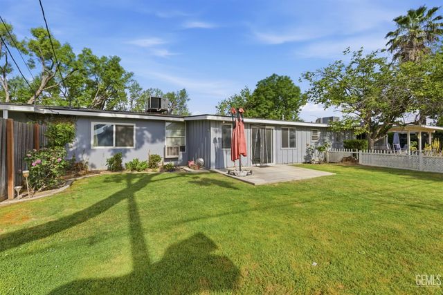 900 River Oaks Drive, Bakersfield, CA 93309