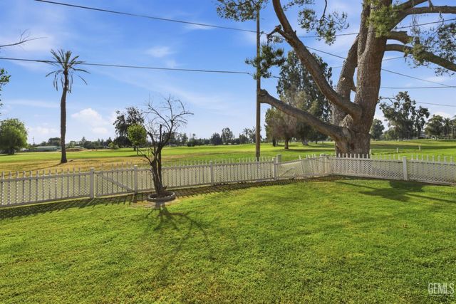 900 River Oaks Drive, Bakersfield, CA 93309