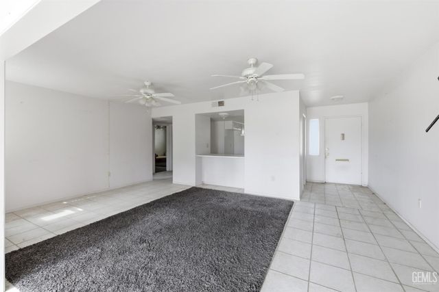 900 River Oaks Drive, Bakersfield, CA 93309