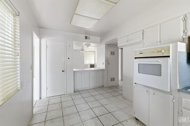 900 River Oaks Drive, Bakersfield, CA 93309