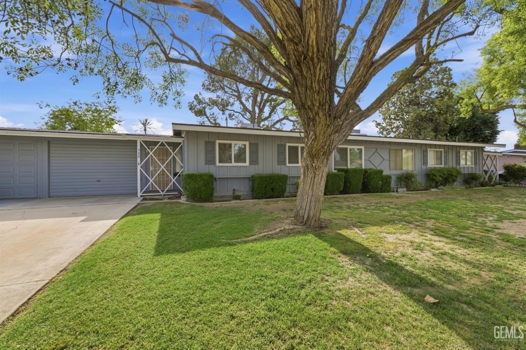 900 River Oaks Drive, Bakersfield, CA 93309