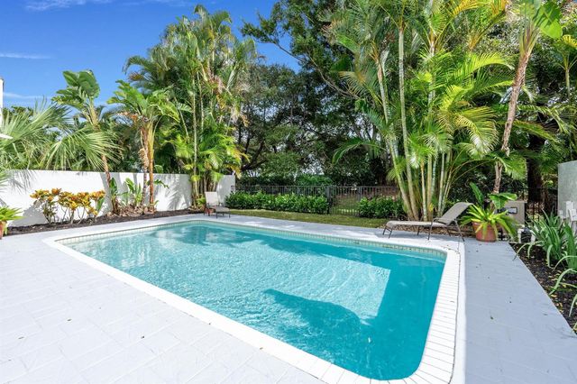 2442 Windsor Way Court, Wellington, FL 33414