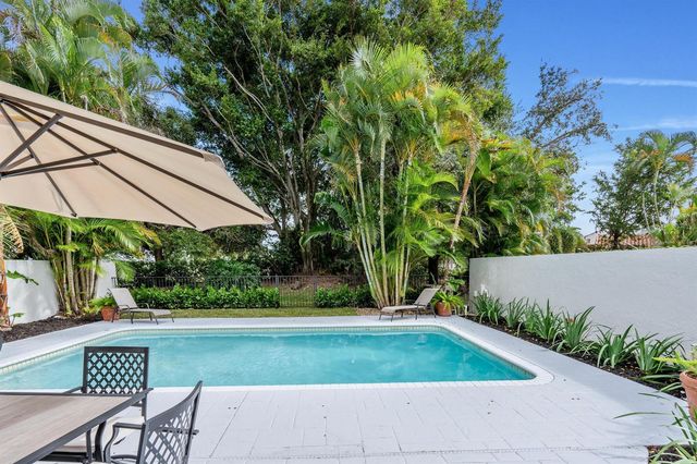 2442 Windsor Way Court, Wellington, FL 33414