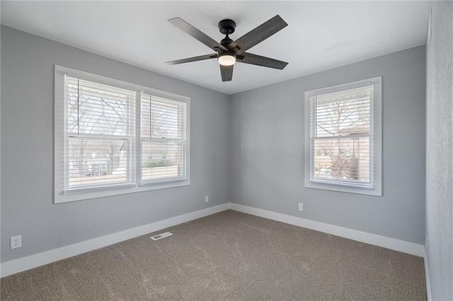 8565 Wycoff Drive, De Soto, KS 66018