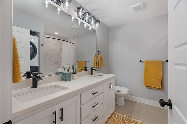 8565 Wycoff Drive, De Soto, KS 66018