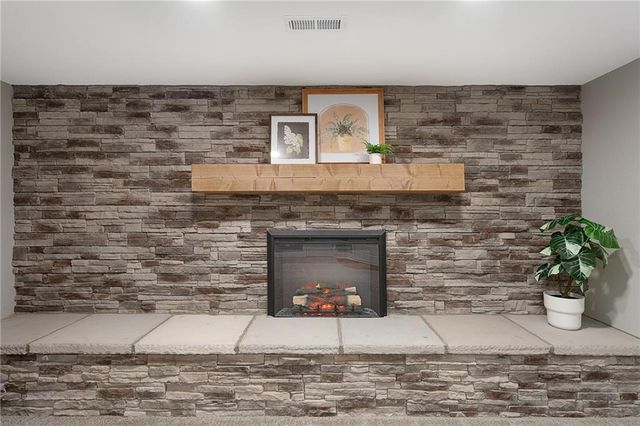 8565 Wycoff Drive, De Soto, KS 66018