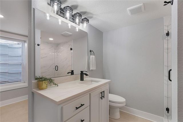 8565 Wycoff Drive, De Soto, KS 66018