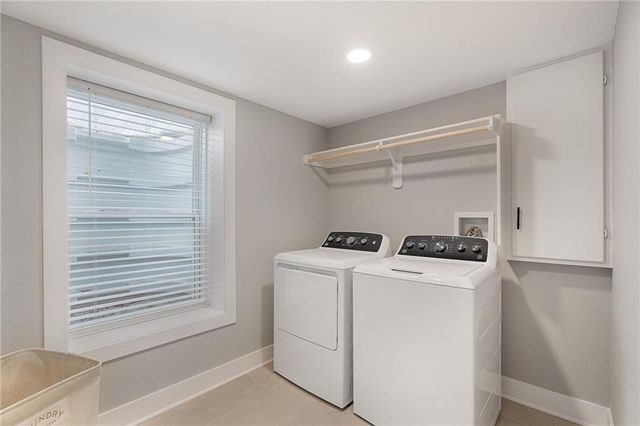 8565 Wycoff Drive, De Soto, KS 66018