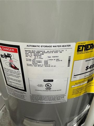 8565 Wycoff Drive, De Soto, KS 66018