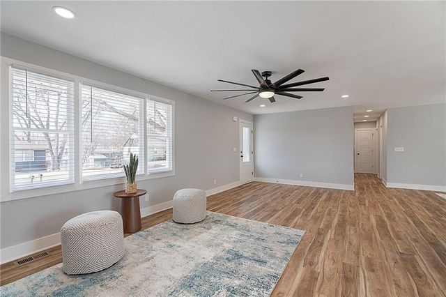 8565 Wycoff Drive, De Soto, KS 66018