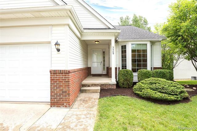 7509 Lake Street, Dexter, MI 48130