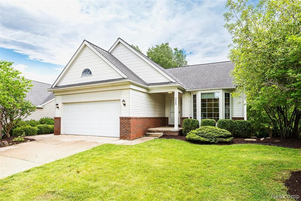 7509 Lake Street, Dexter, MI 48130