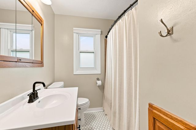 3224 Hillsboro Avenue N, New Hope, MN 55427
