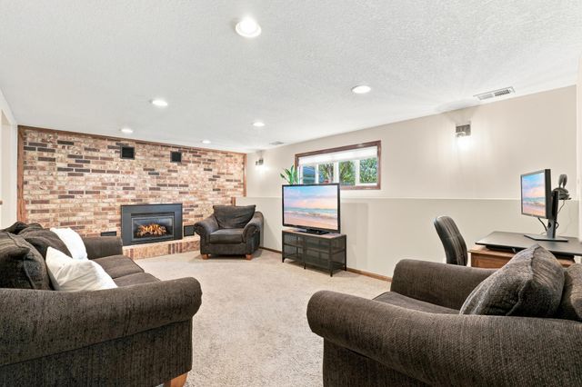 3224 Hillsboro Avenue N, New Hope, MN 55427