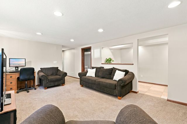 3224 Hillsboro Avenue N, New Hope, MN 55427