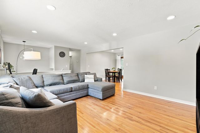 3224 Hillsboro Avenue N, New Hope, MN 55427