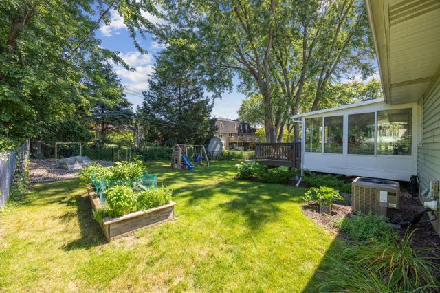 3224 Hillsboro Avenue N, New Hope, MN 55427