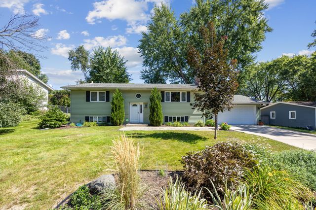 3224 Hillsboro Avenue N, New Hope, MN 55427