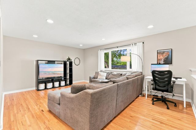 3224 Hillsboro Avenue N, New Hope, MN 55427