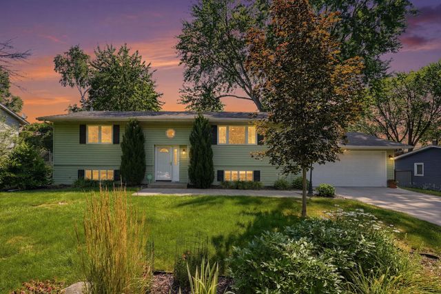 3224 Hillsboro Avenue N, New Hope, MN 55427