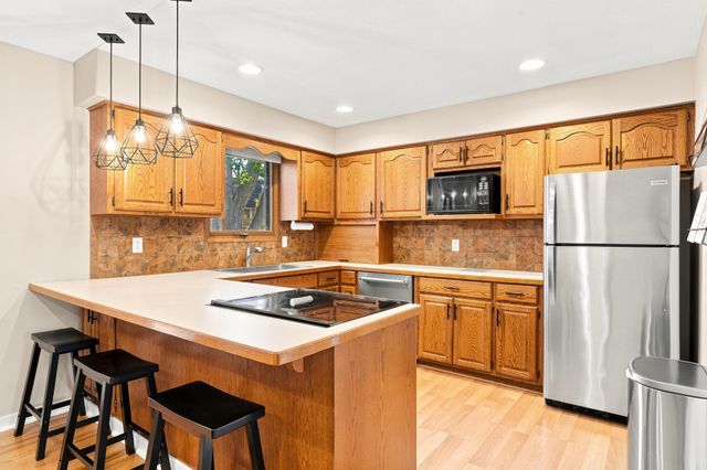 3224 Hillsboro Avenue N, New Hope, MN 55427
