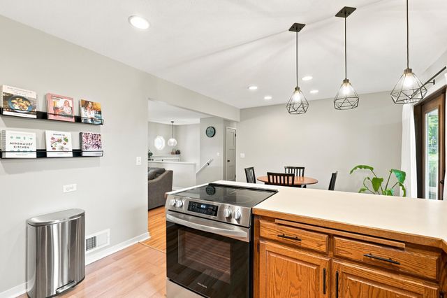 3224 Hillsboro Avenue N, New Hope, MN 55427