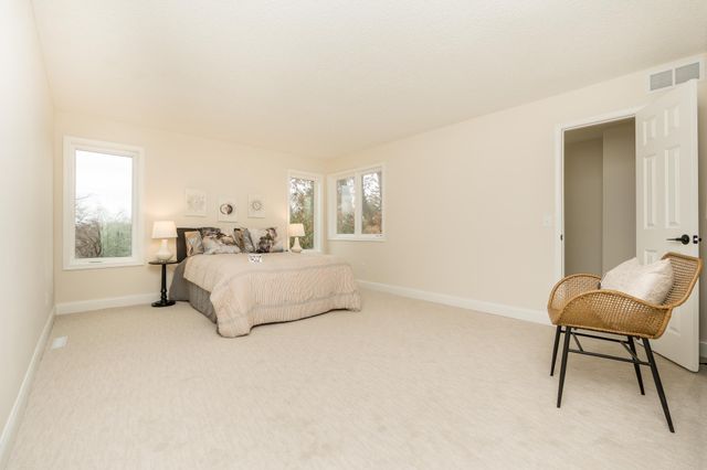 4809 Four Seasons Drive, Eagan, MN 55122