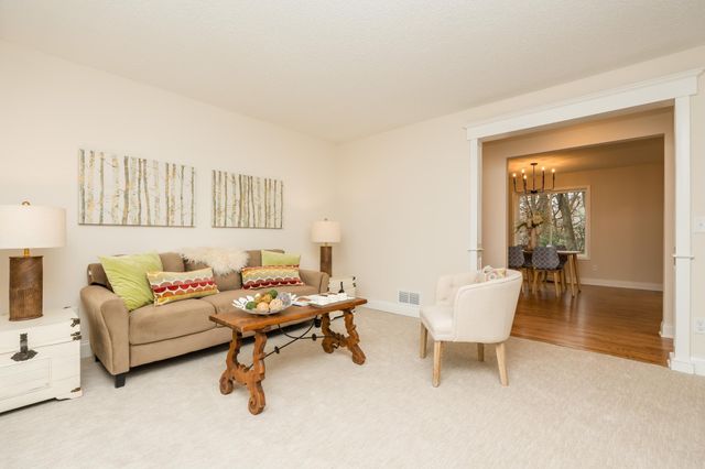 4809 Four Seasons Drive, Eagan, MN 55122