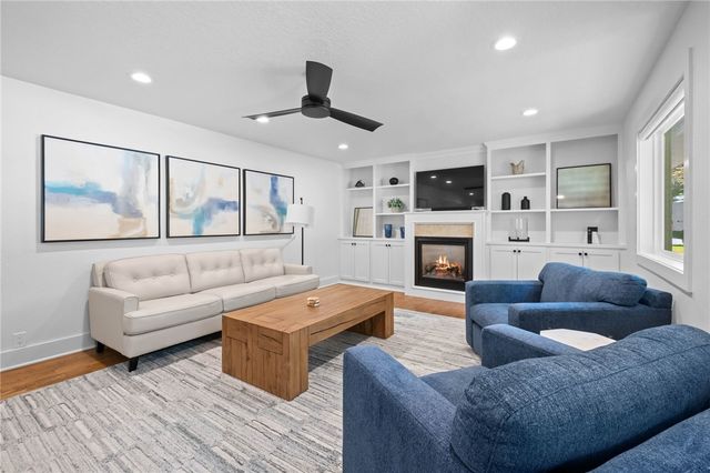 10 Reynolds Road, Rogers, AR 72756
